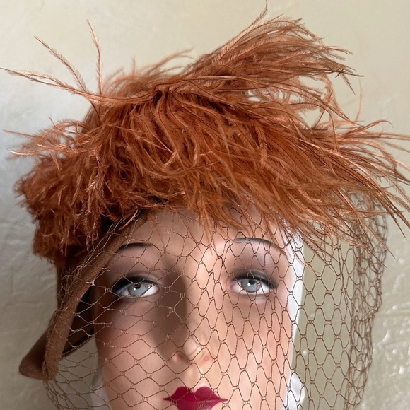 CAPTIVATING 1930s' TAN CLOCHE HAT WITH RUST OSTRICH FEATHERS + VEIL - Picture 10 of 13